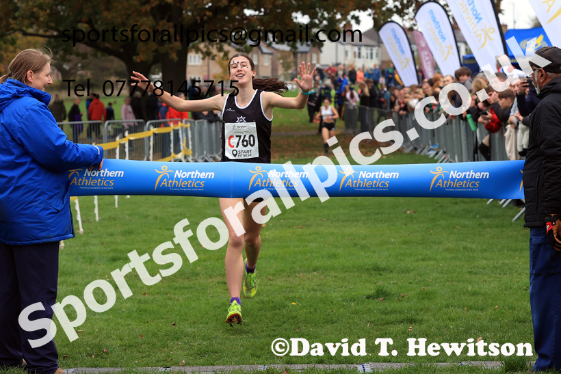 Womens Under-17s relay, 2025 Northern Cross Country Relays, Graves Park, Sheffield. Photo: David T. Hewitson/Sports for All Pics